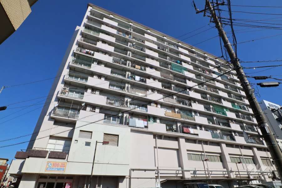 東武西新井サンライトマンションの外観（南西側から）