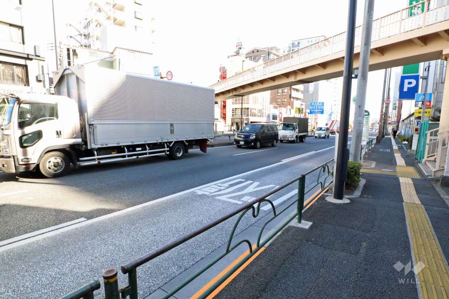 敷地北側の前面道路