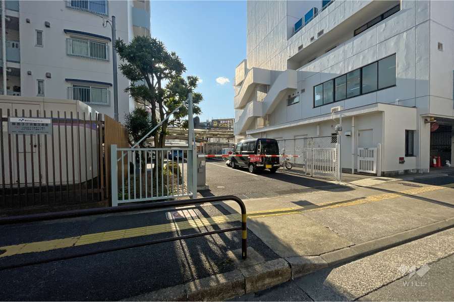 駐車場の出入り口