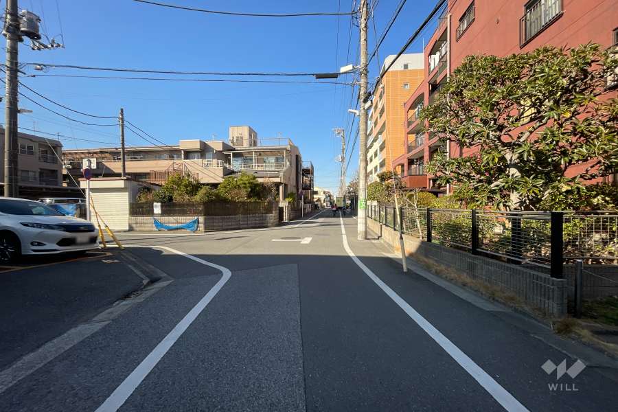 敷地南側の前面道路