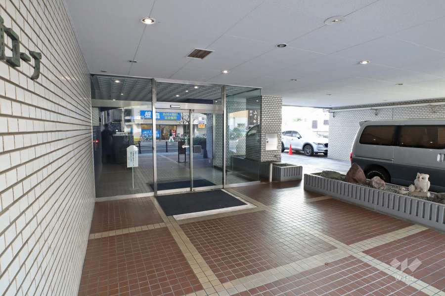 車寄せのあるエントランス