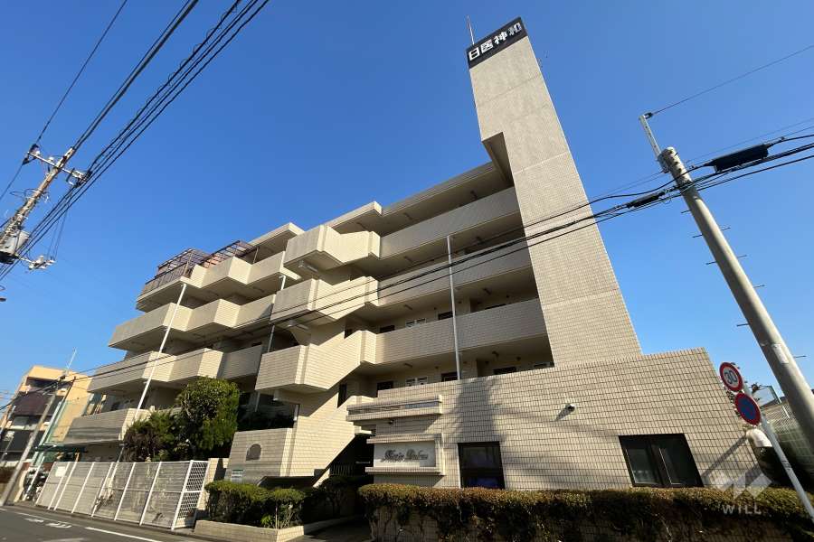 日神パレス梅島の外観（南東側から）