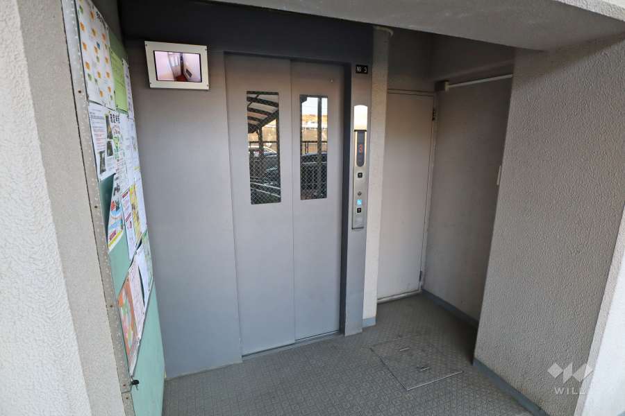 共用のエレベーター-