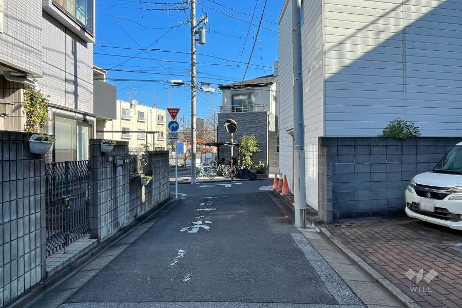 敷地北側の前面道路
