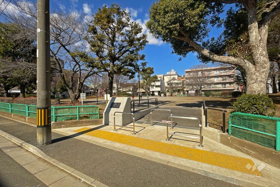 敷地南側に面する『柳田公園』