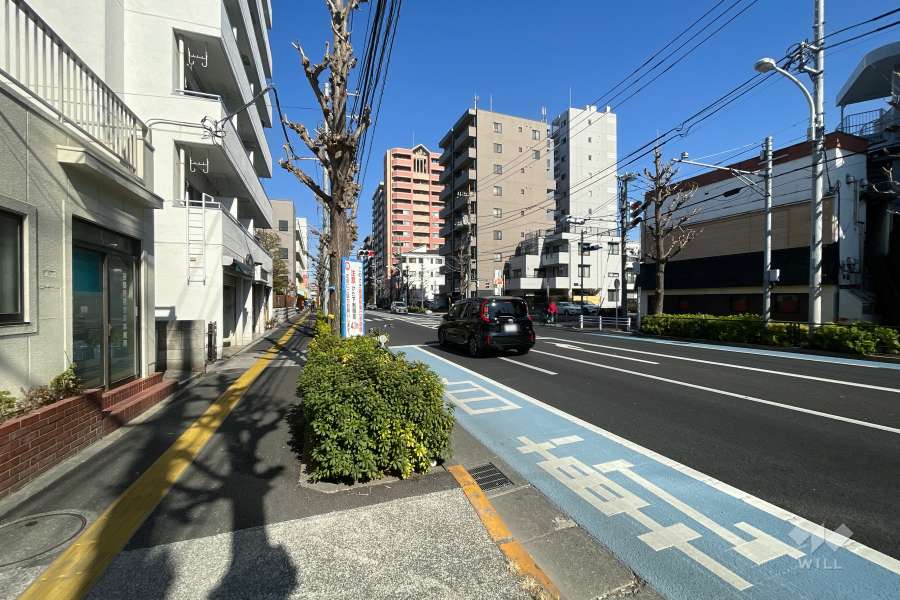 敷地東側の前面道路