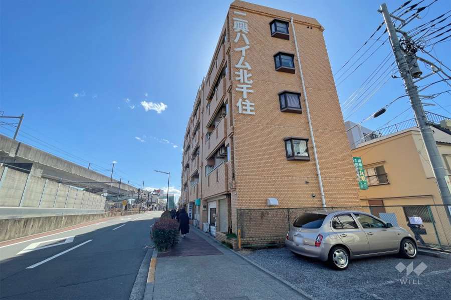 二興ハイム北千住の外観（北東側から）