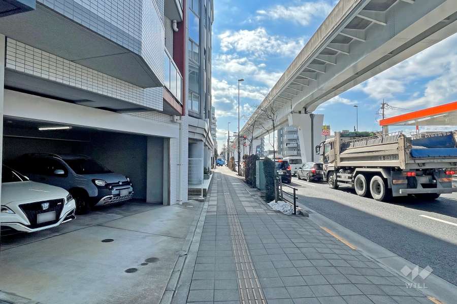 敷地の西側前面道路（北側から）
