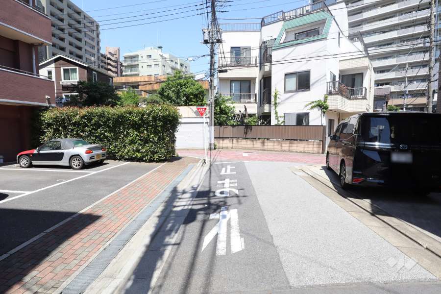 敷地北東側の前面道路