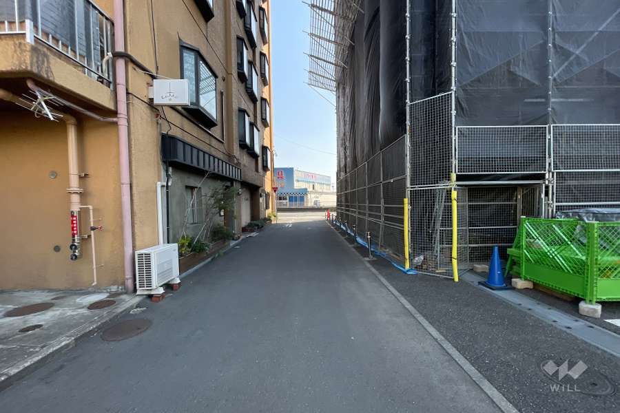 敷地北側の前面道路