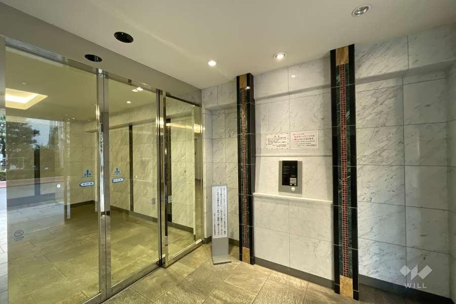 エントランスはオートロック付きです。