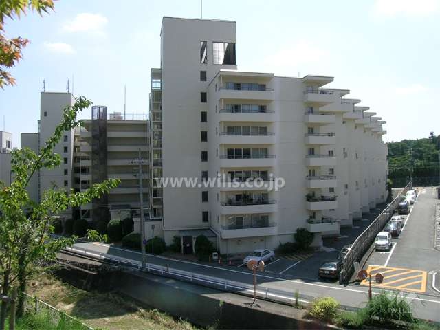 逆瀬川マンションA棟の外観（北側から）
