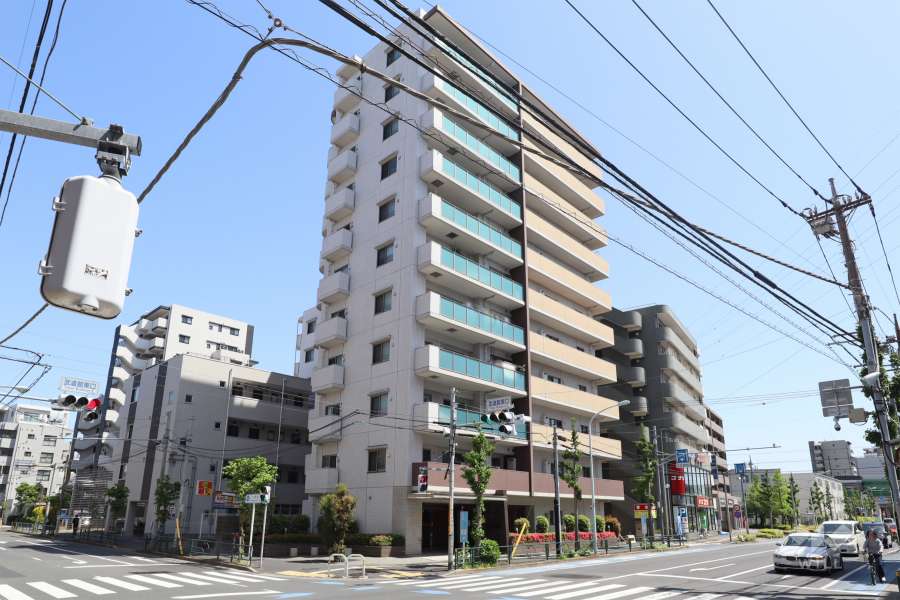 エクセレントシティ綾瀬の外観（北西側から）　