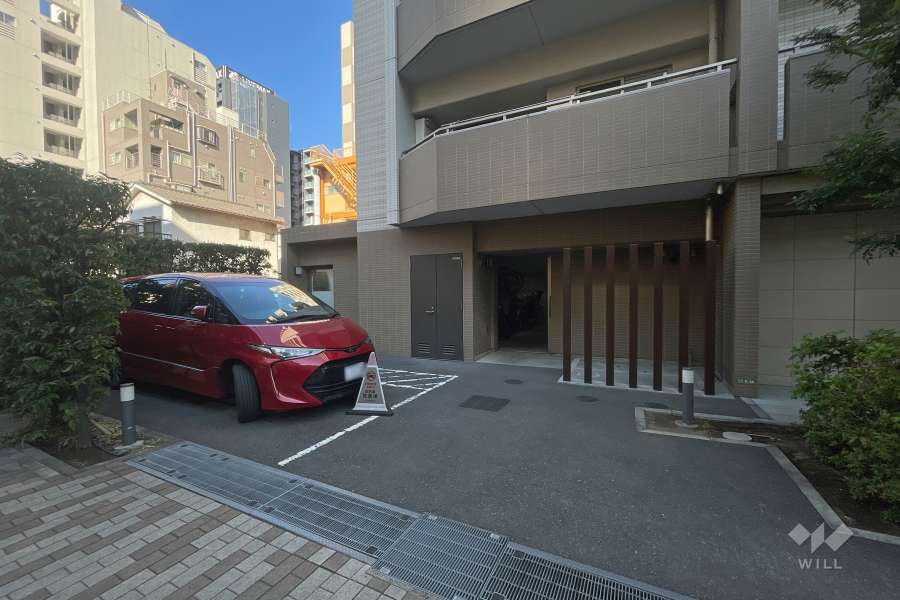 敷地内駐車場（屋外平面式）と駐輪場