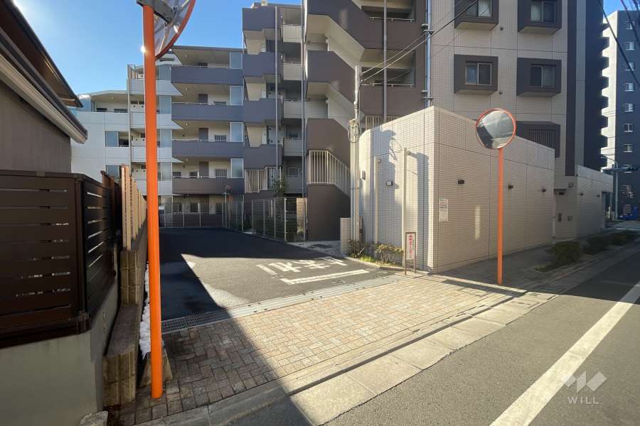 駐車場出入り口