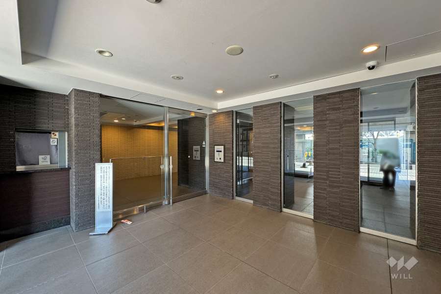 エントランスはオートロック付きです。