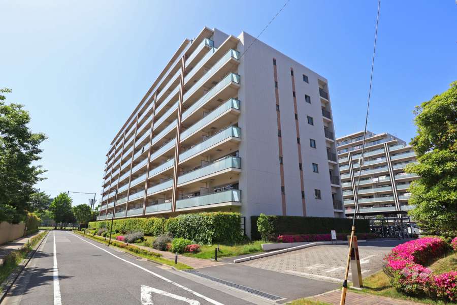 東綾瀬公園ハイライズシーズンスクエアの外観（南東側から）