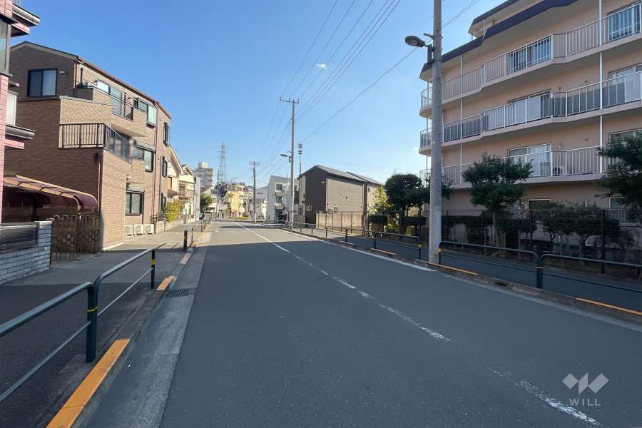 敷地北東側の前面道路　