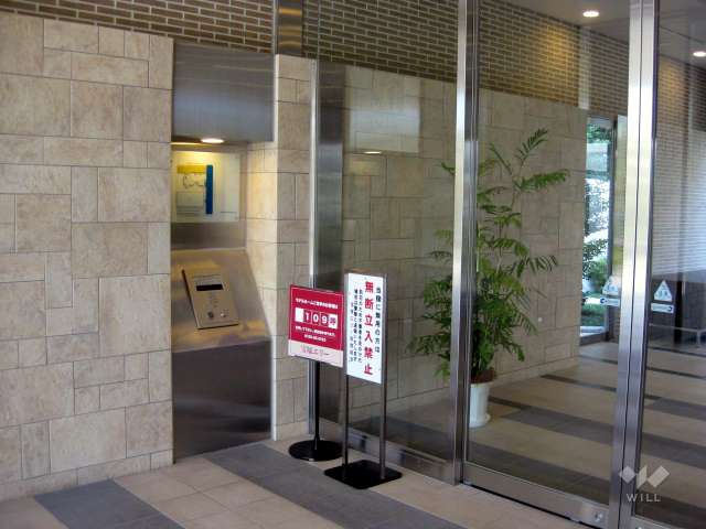 エントランスはオートロック付きです。