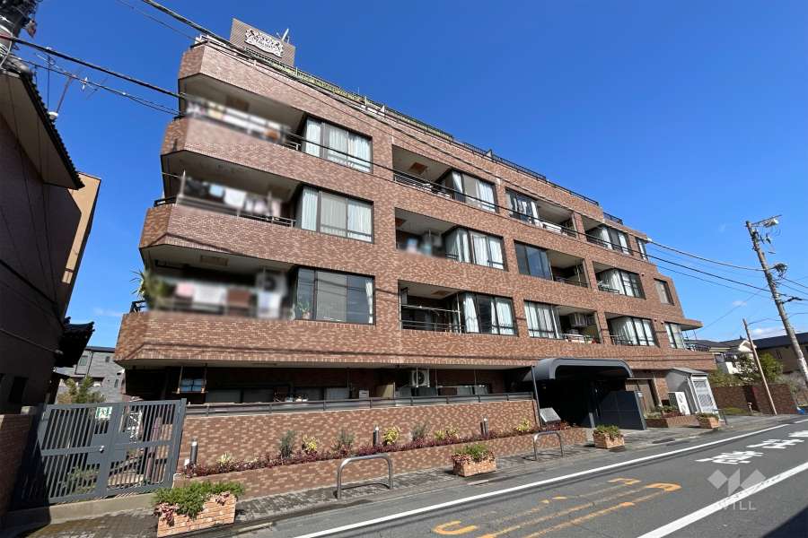 ライオンズマンション竹の塚伊興町の外観（南西側から）