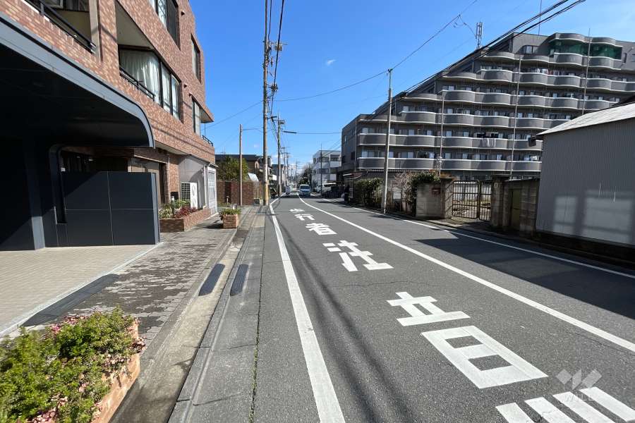 敷地南東側の前面道路