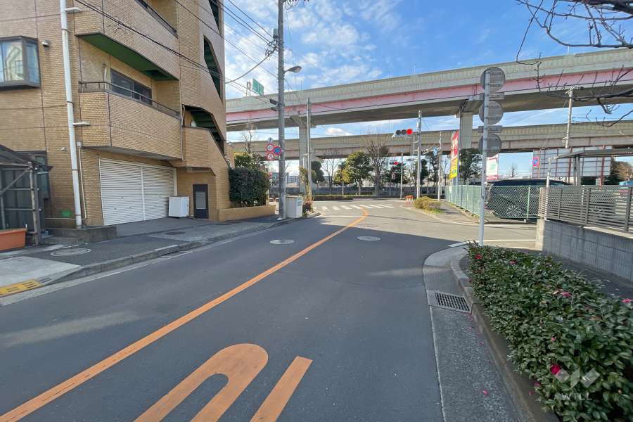敷地北側の前面道路