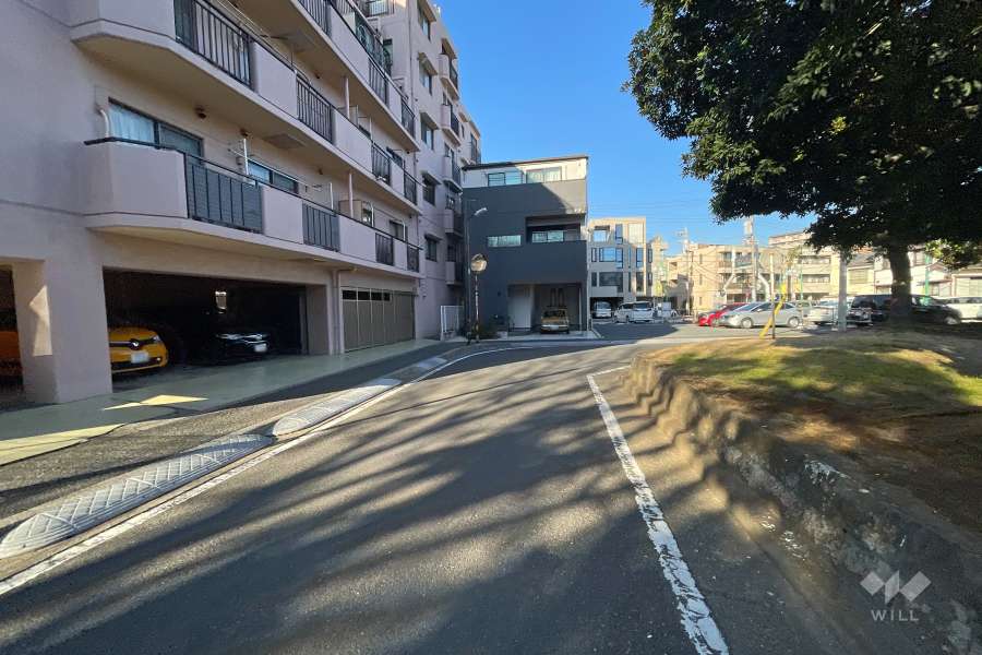 敷地南東側の前面道路