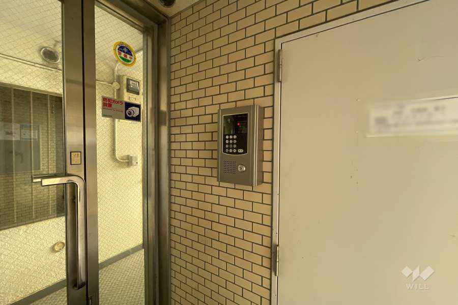 エントランスはオートロック付きです。