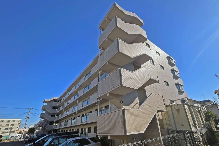 グレイスコート梅島の外観（北東側から）