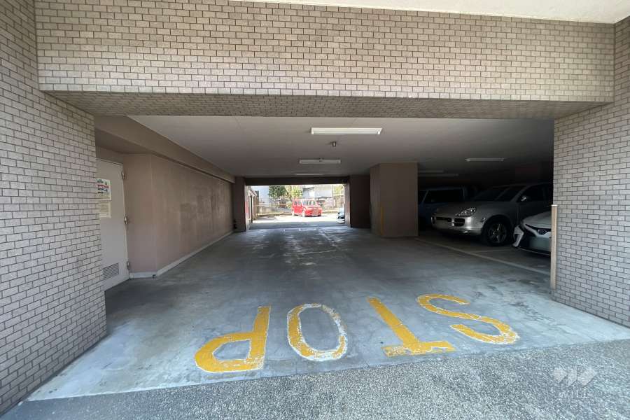 駐車場の出入り口