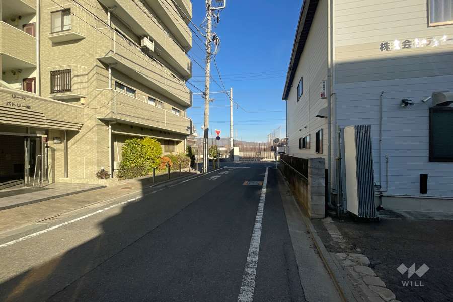 敷地南側の前面道路