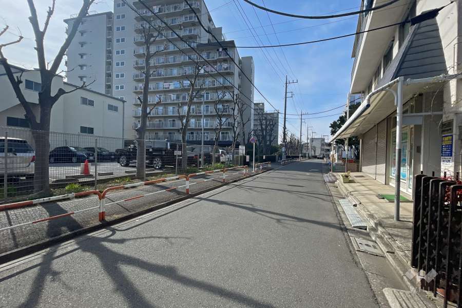 敷地北側の前面道路