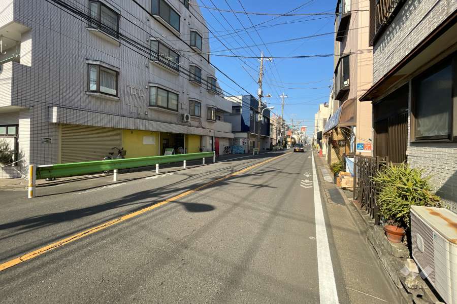 敷地東側の前面道路