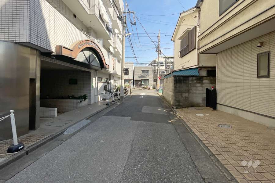 敷地南側の前面道路