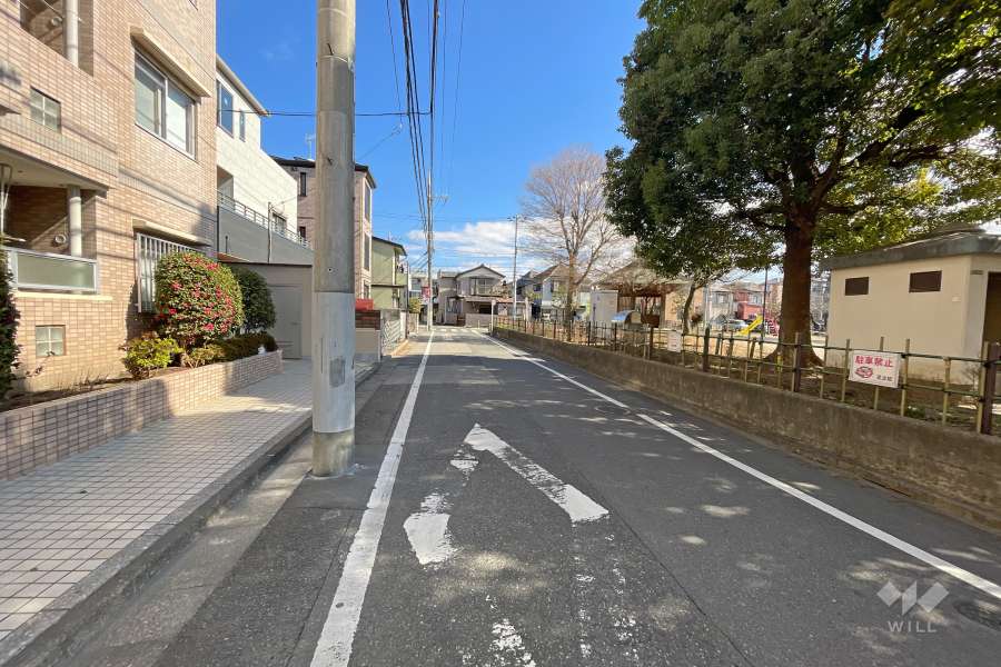 敷地南側の前面道路