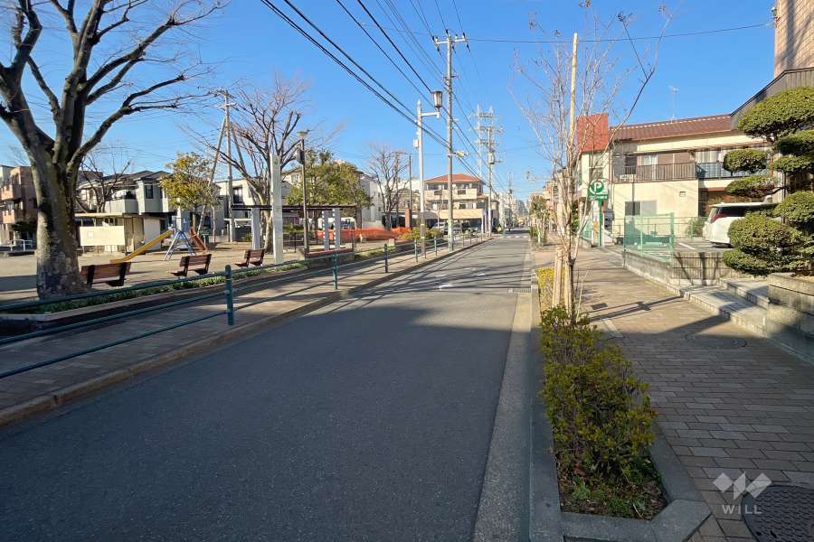 敷地西側の前面道路　