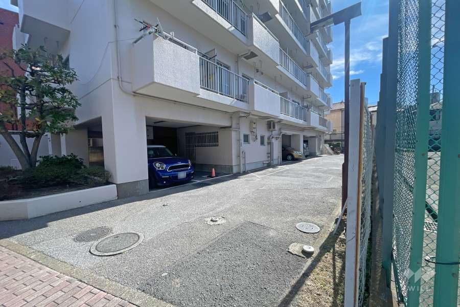 敷地内駐車場（屋内平面式）