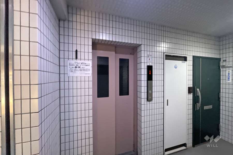 共用のエレベーター