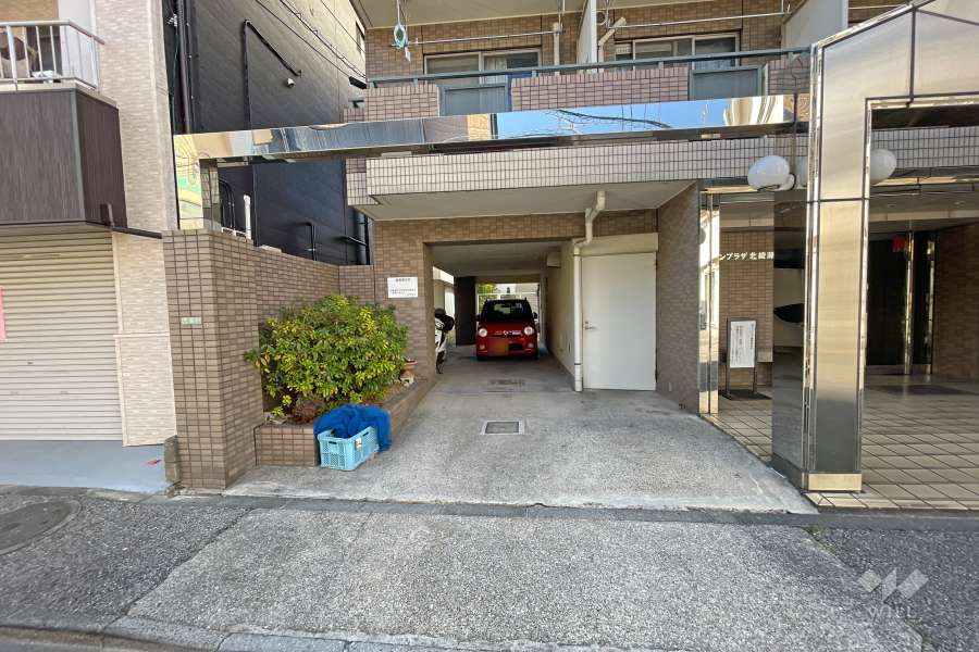 駐車場の出入り口