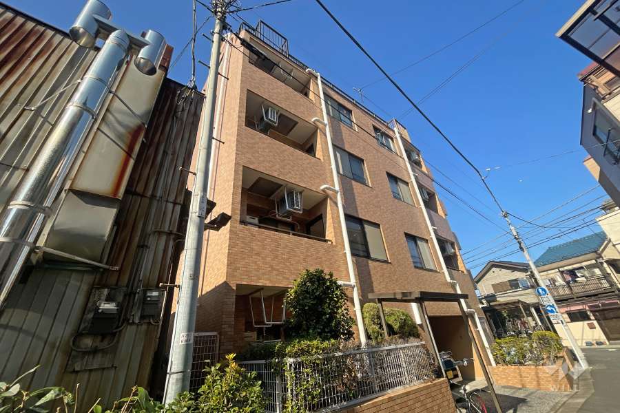 ライオンズマンション北千住第５の外観（南東側から）