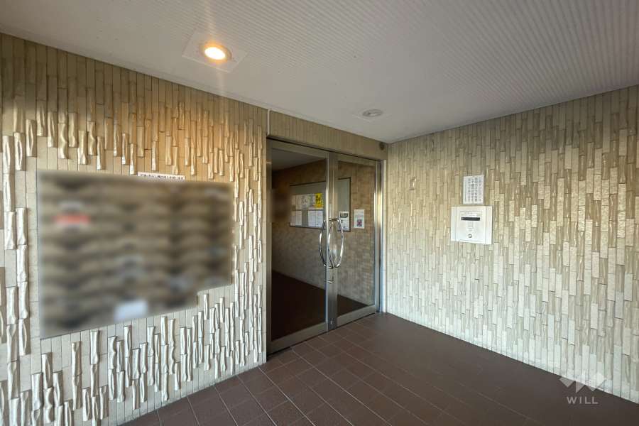 エントランスはオートロック付きです。