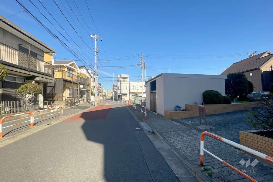 敷地北西側の前面道路