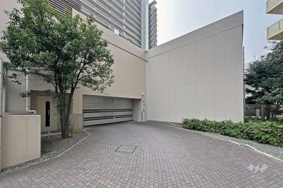 駐車場の出入り口（ゲート付き）