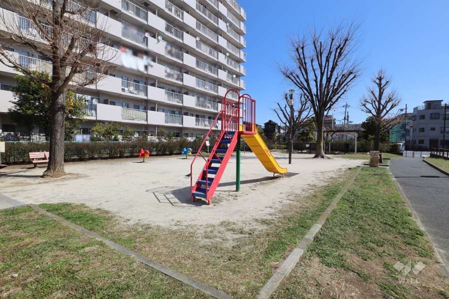敷地に隣接する足立区立加青公園