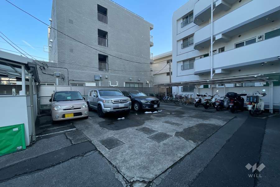 敷地内駐車場（屋外平面式）と駐輪場