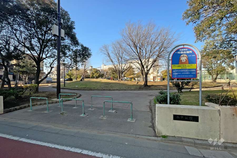 敷地北側に隣接した谷中公園