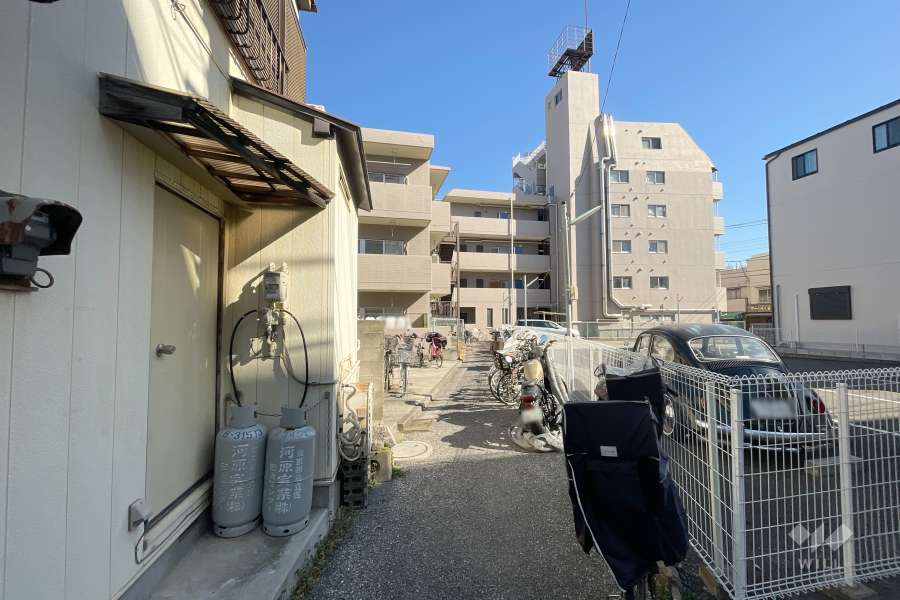 ライオンズマンション中央本町の外観（北西側から）