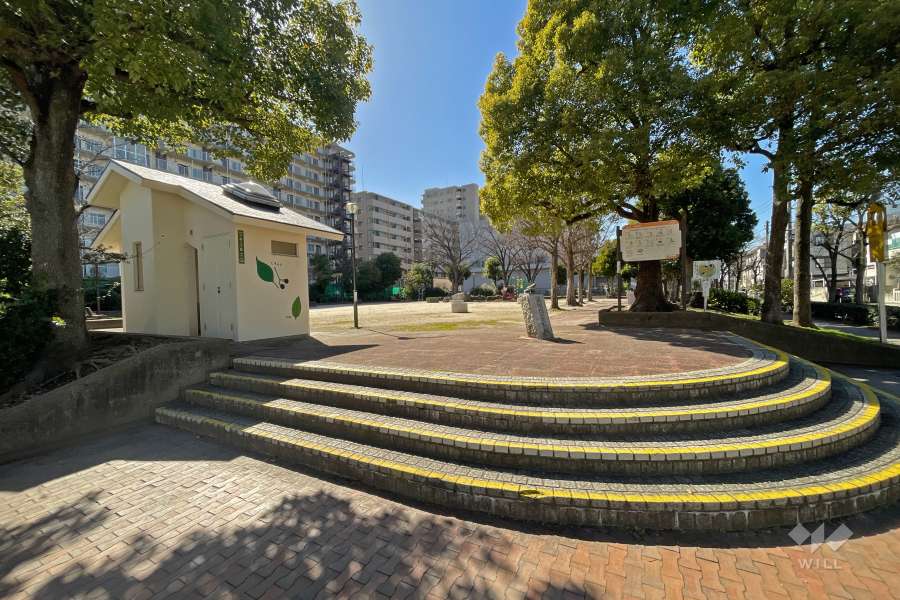 敷地北側に隣接している『小台公園』