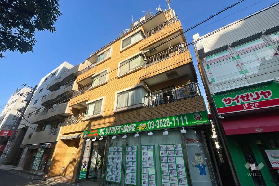 綾瀬ロイヤルパレスの外観（南東側から）