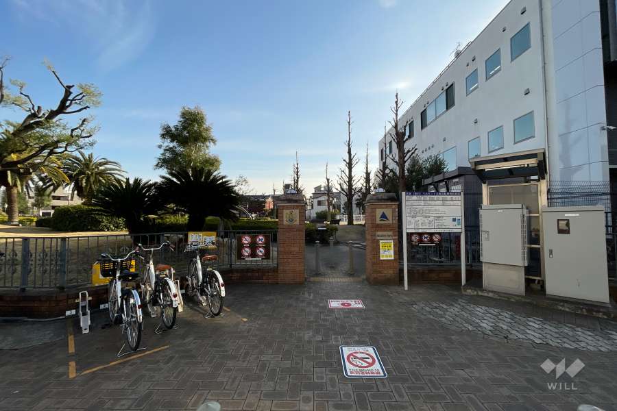 敷地に隣接したベルモント公園